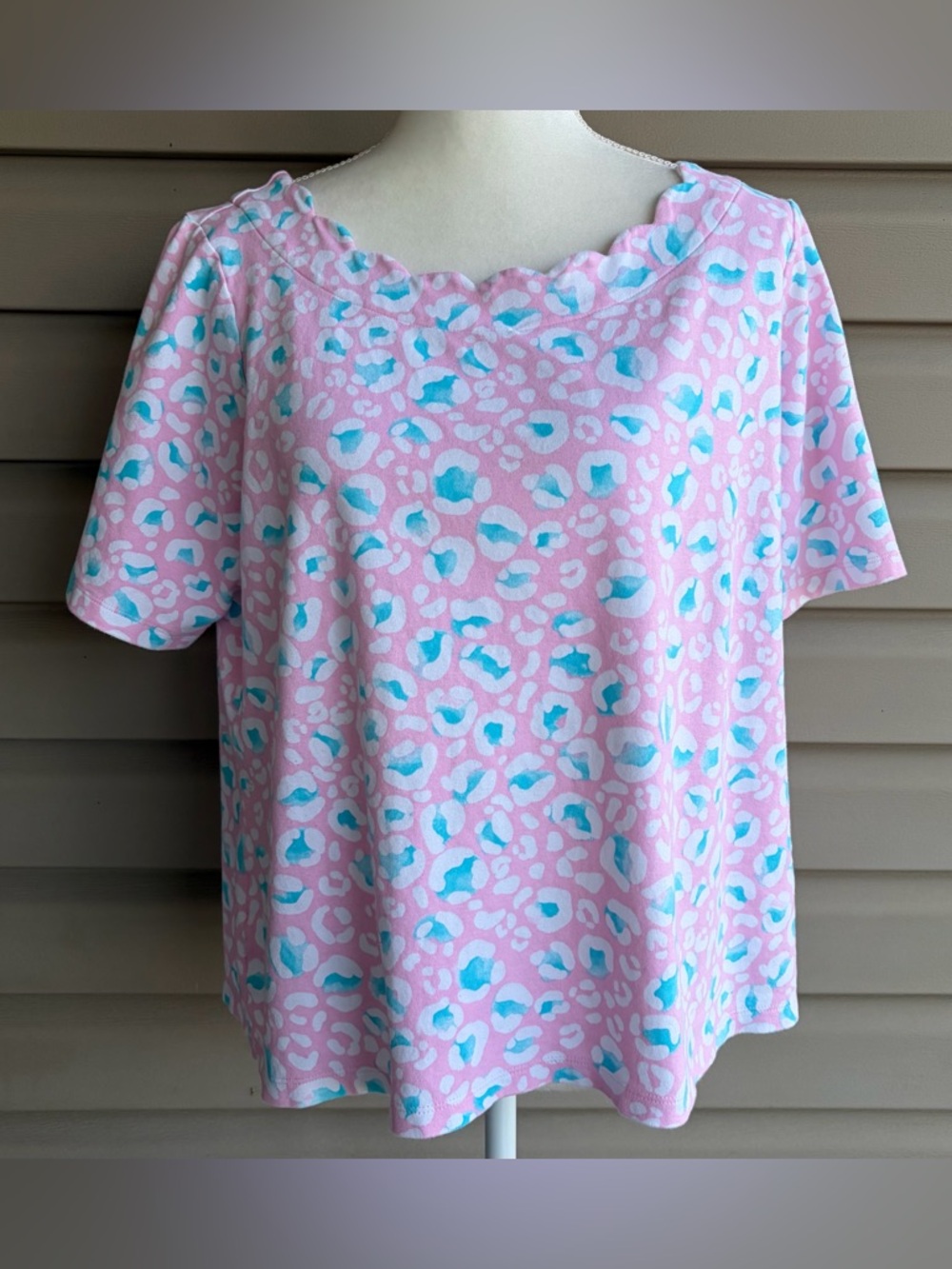 •Kim Rogers• Pink Leopard Print Scalloped Neck Tee 100% Cotton - Size Large